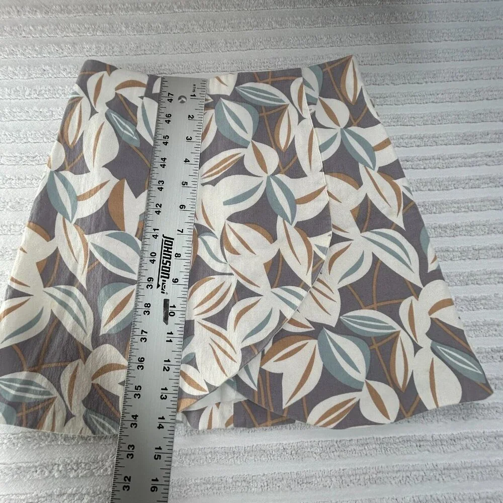 Xiao Wei Boutique Women's A-Line Overlap Mini Skirt Floral Size Small Back Zip